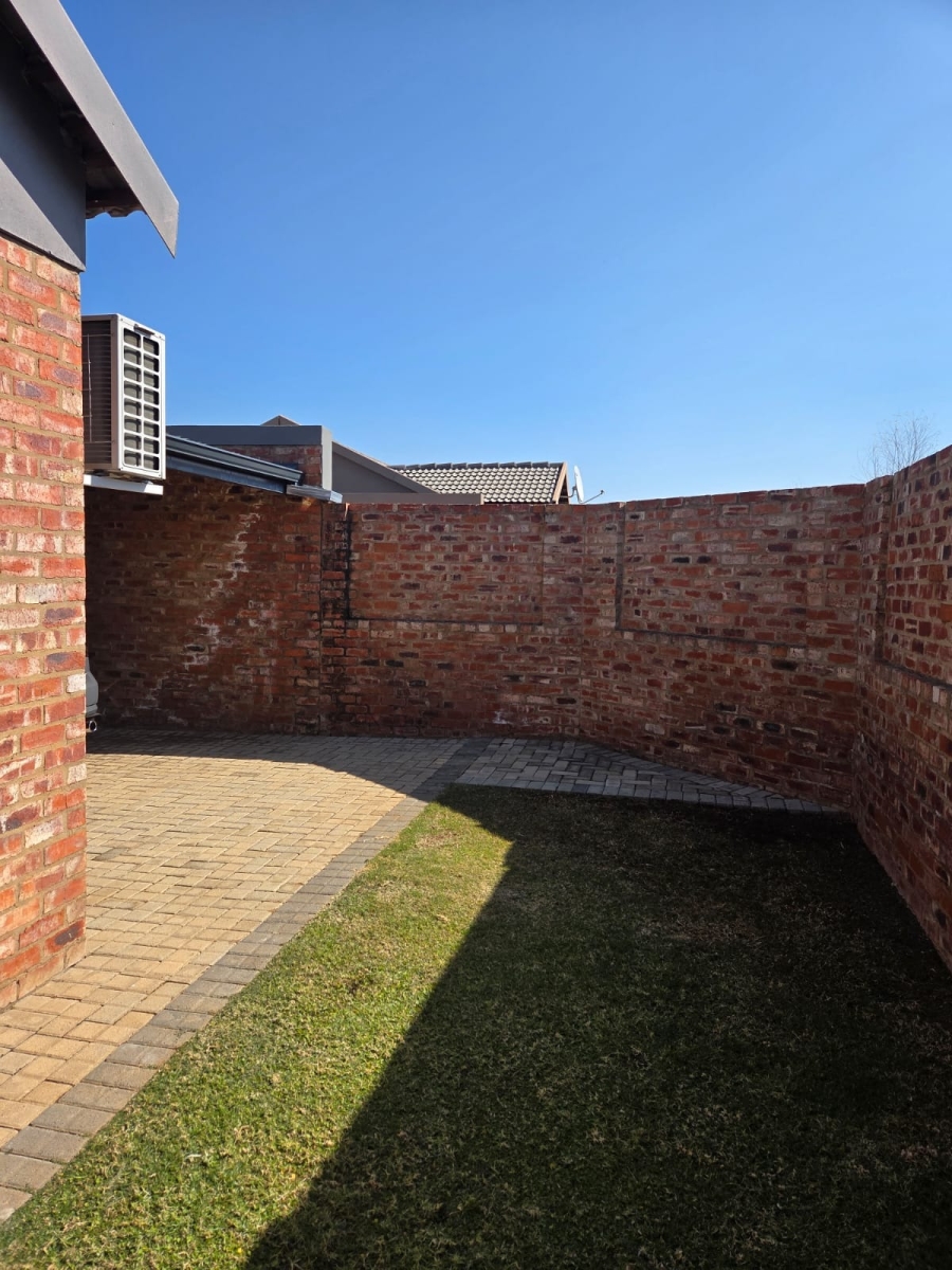 2 Bedroom Property for Sale in Van Der Hoff Park North West